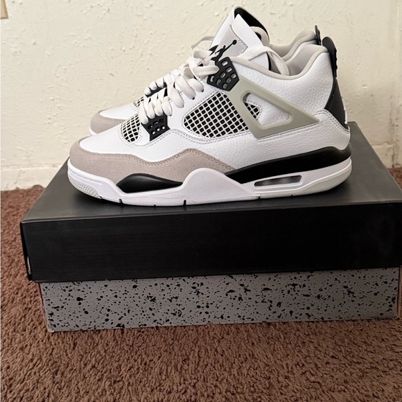 Air Jordan 4 Retro 'Military Black'